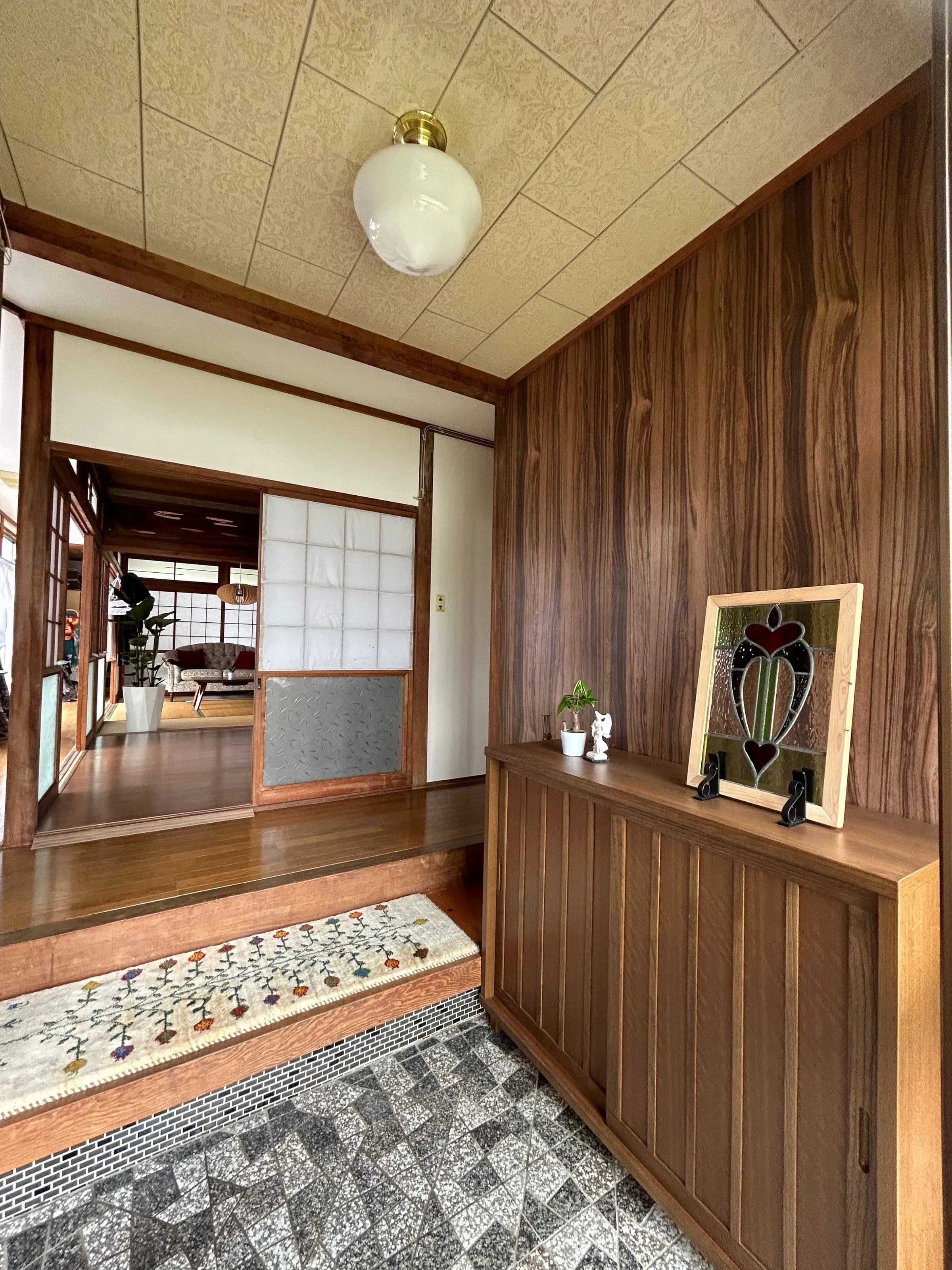 GRACE takachiho の店内 — アンティーク調の完全個室サロン 3
